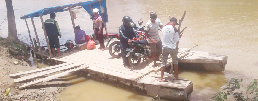 Sulitnya Akses Jalan, Bertahun-tahun Warga Terpaksa Lewati Penyebrangan Sablakoa