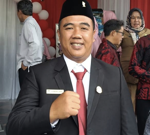 Anggota DPRD Kota Bekasi Asal Dapil 3 Ini Usulkan Mesin Pengangkut Sampah Di Sungai