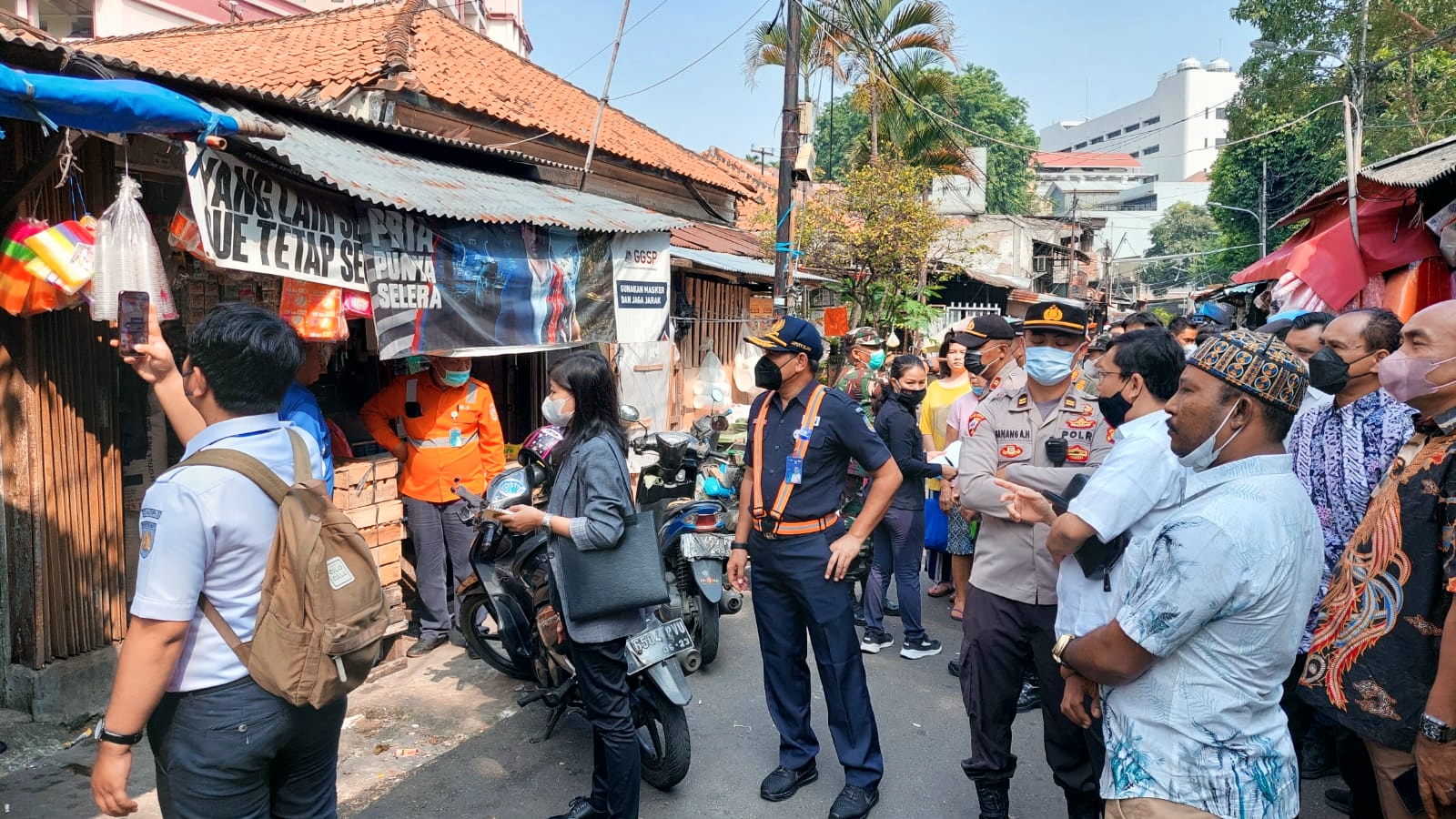 Puluhan Tahun Tempati Lahan KAI, 1 Bangli di Gambir Dibongkar