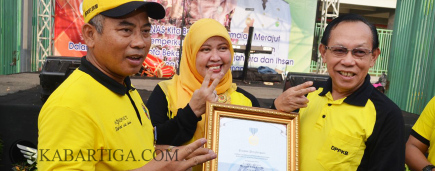 Wali Kota Bekasi Peroleh Penghargaan BKKBN