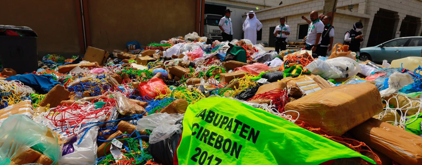 Ratusan Koper Bawa Air Zamzam, Dibongkar untuk Dikeluarkan