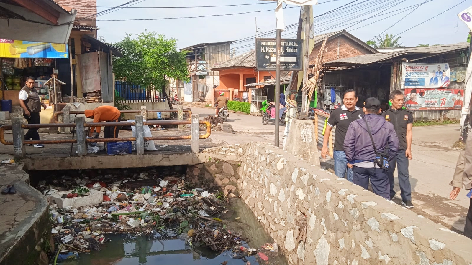 Sampah Menumpuk, Camat Tinjau Langsung Laporan Warga