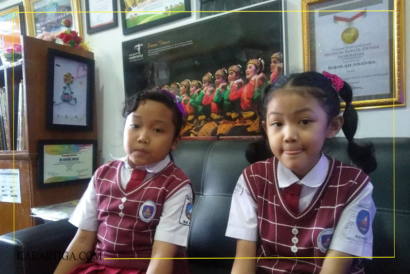 Dua Siswi SDS Ananda Bekasi Menangkan Perlombaan Matematika