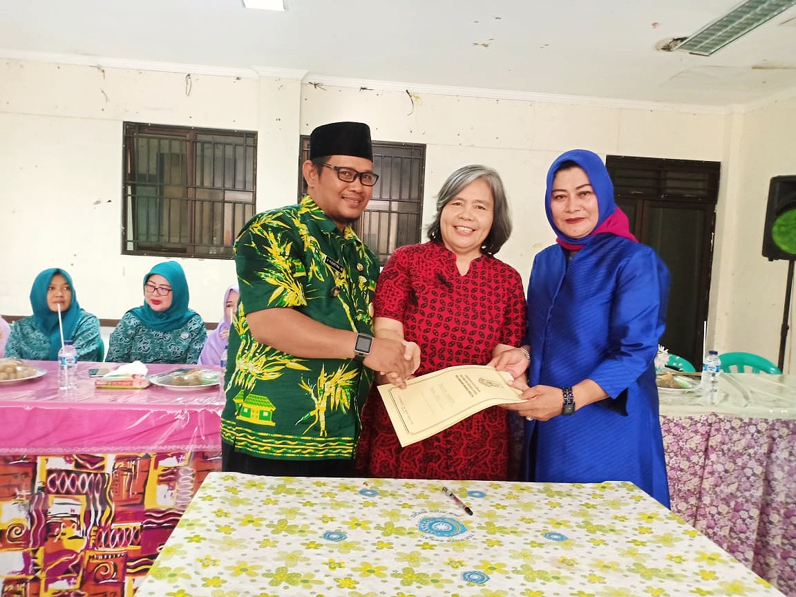 Lurah Marga Mulya Fasilitasi Warga Menerima Pendidikan Gratis