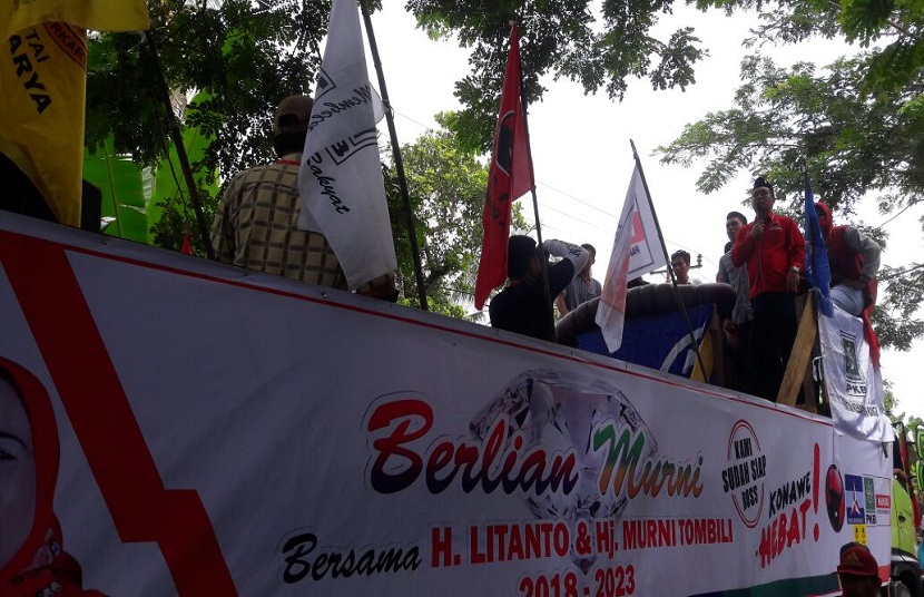 Ribuan Masa Pendukung Antar Paslon Berlian Murni Mendaftar Ke KPU Konawe