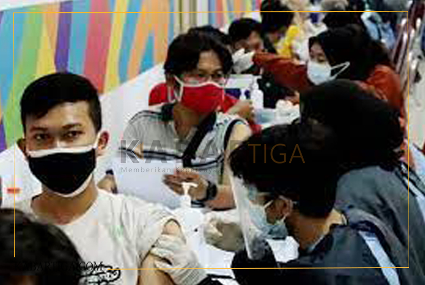 Pemkab Bekasi dan Polrestro Bekasi Gelar Vaksinasi Malam