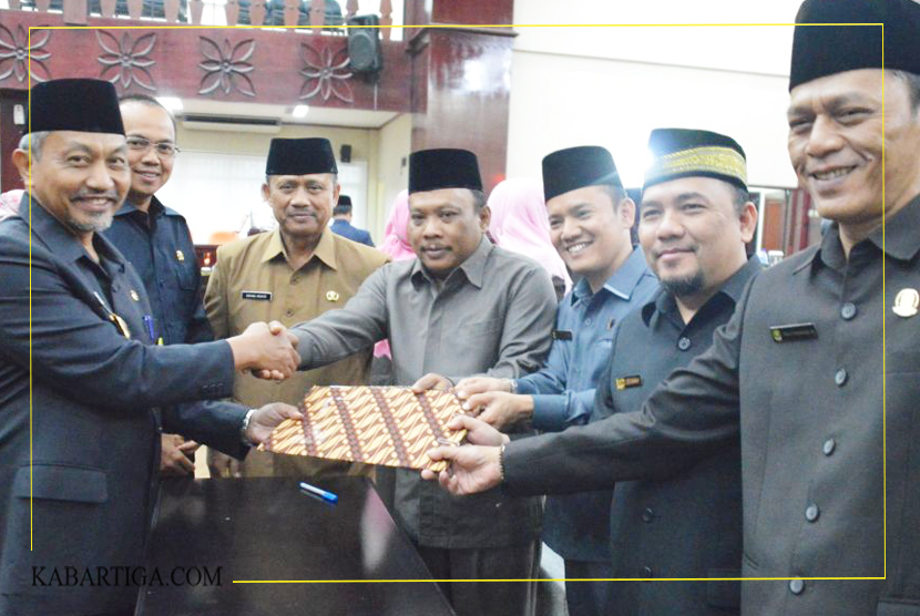 Pemkot Bekasi dan DPRD Kota Bekasi Sepakati Raperda APBD 2018 dan 13 Raperda