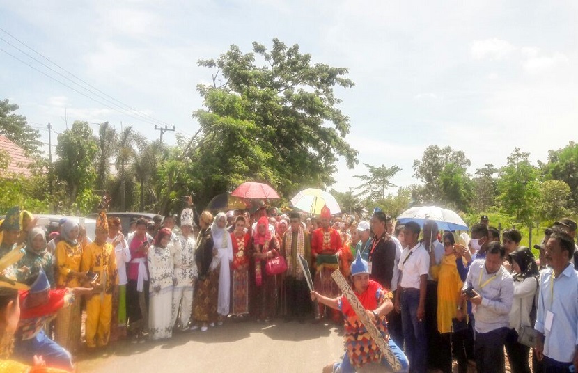 Balon Bupati dan Wakil Bupati Konawe Perseorangan, Muliati Saiman dan Mansur Daftarkan Diri Ke KPU