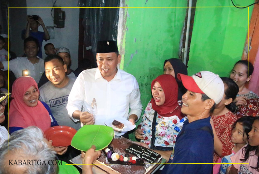 Warga Berikan Kejutan Untuk Tri Adhianto di Rumah Nenek Swarni